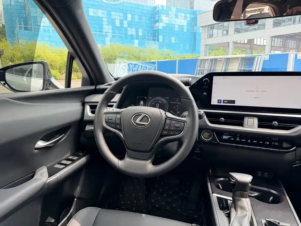 Lexus UX — фото 4