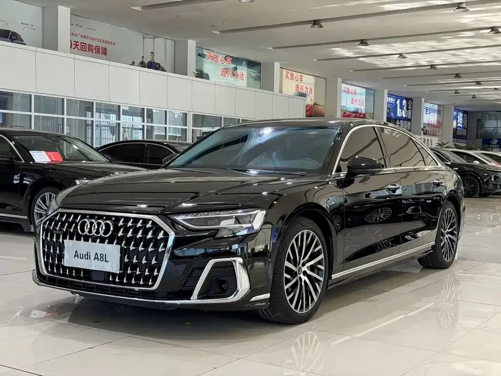 Audi A8 — фото 1