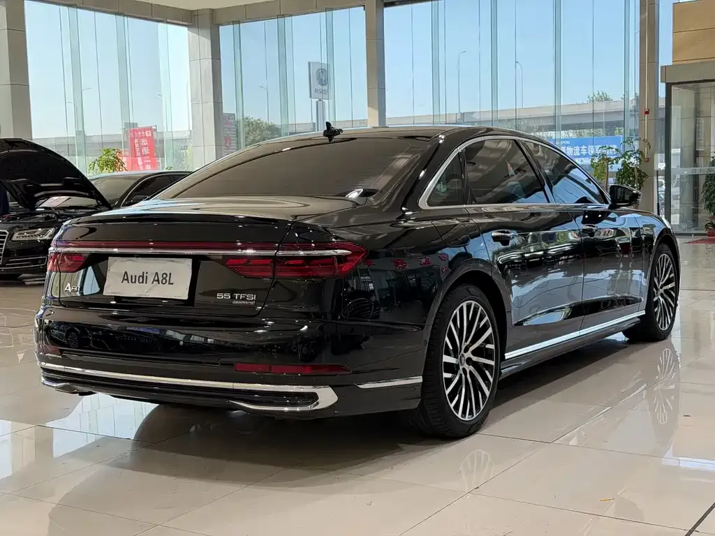 Audi A8 — фото 6