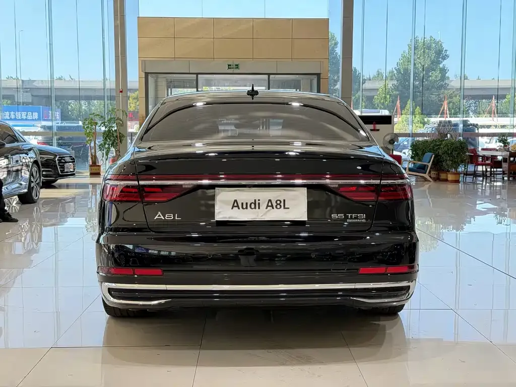 Audi A8 — фото 7