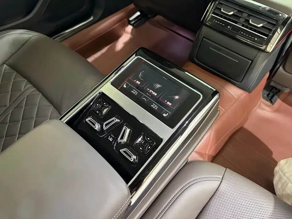Audi A8 — фото 5