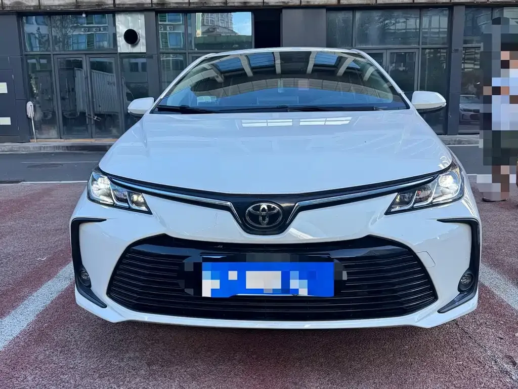 Toyota Corolla — фото 2