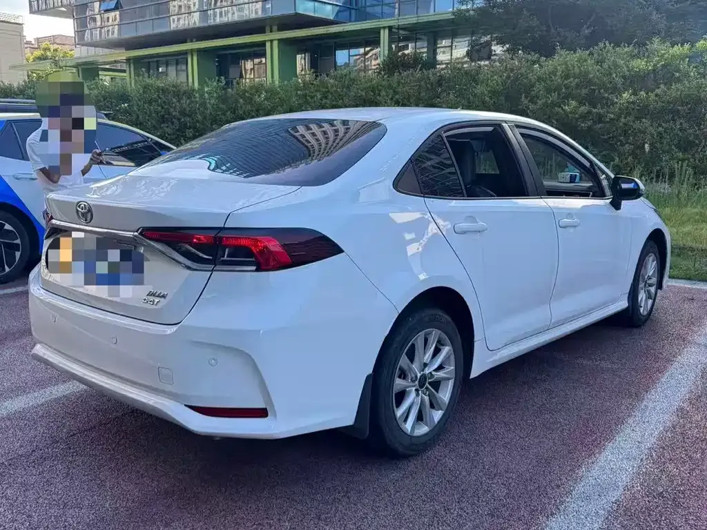 Toyota Corolla — фото 9