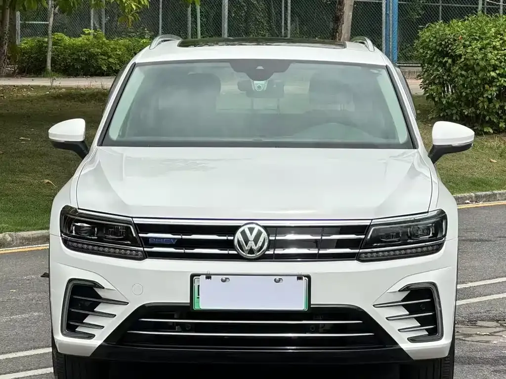 Volkswagen Tiguan L PHEV — фото 3