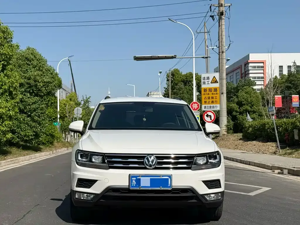 Volkswagen Tiguan L — фото 3