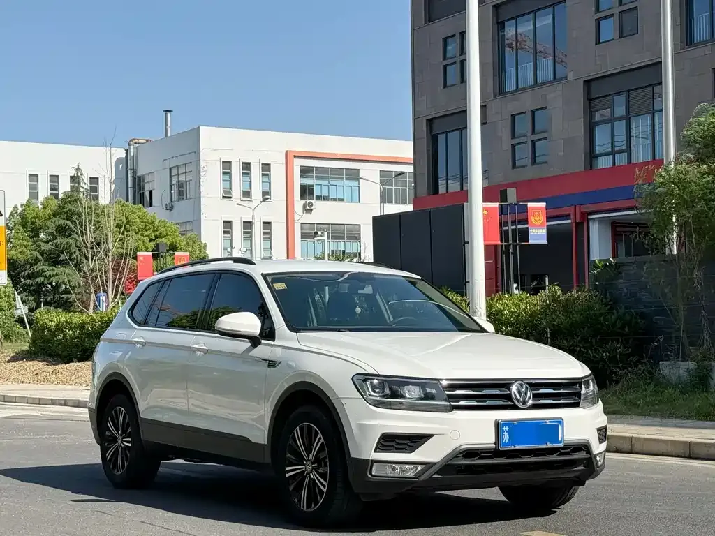 Volkswagen Tiguan L — фото 5