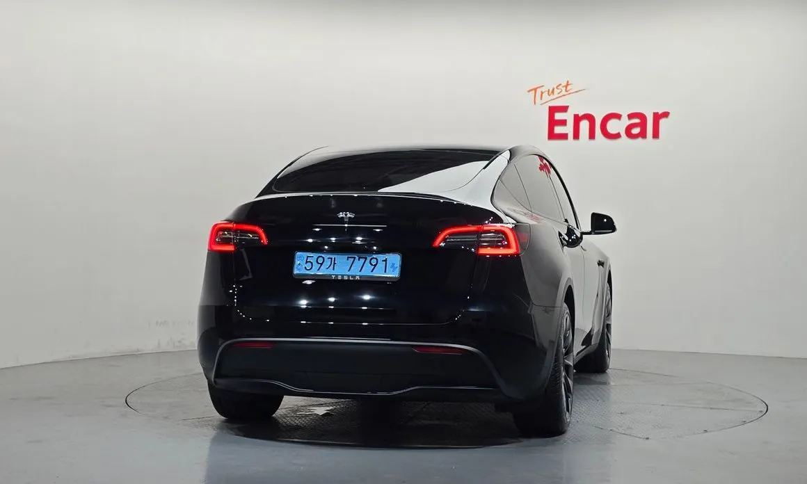 Tesla Model Y — фото 8