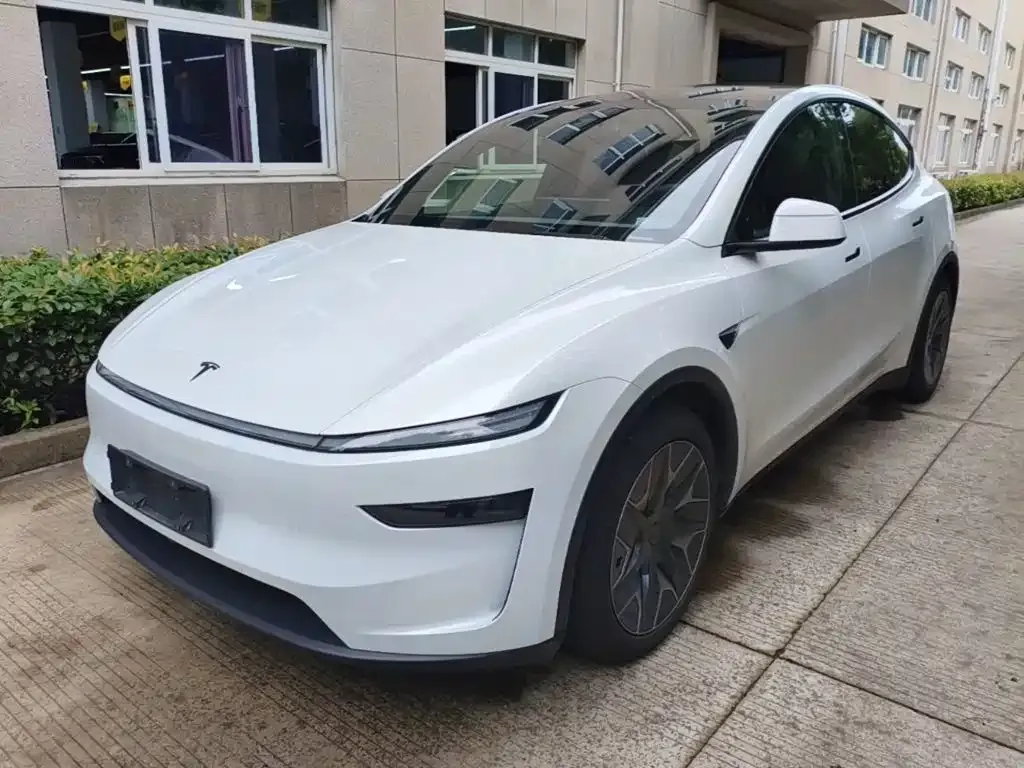 Tesla Model Y L — фото 9
