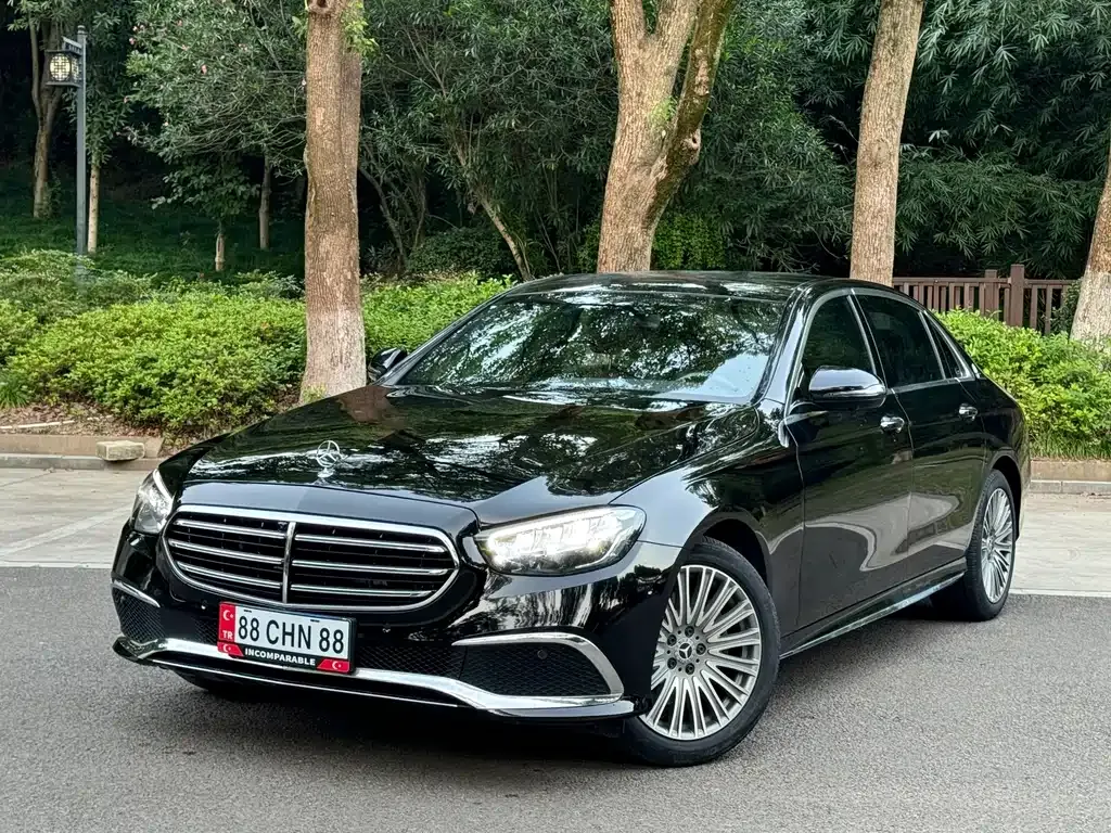Mercedes-Benz E-Class — фото 1