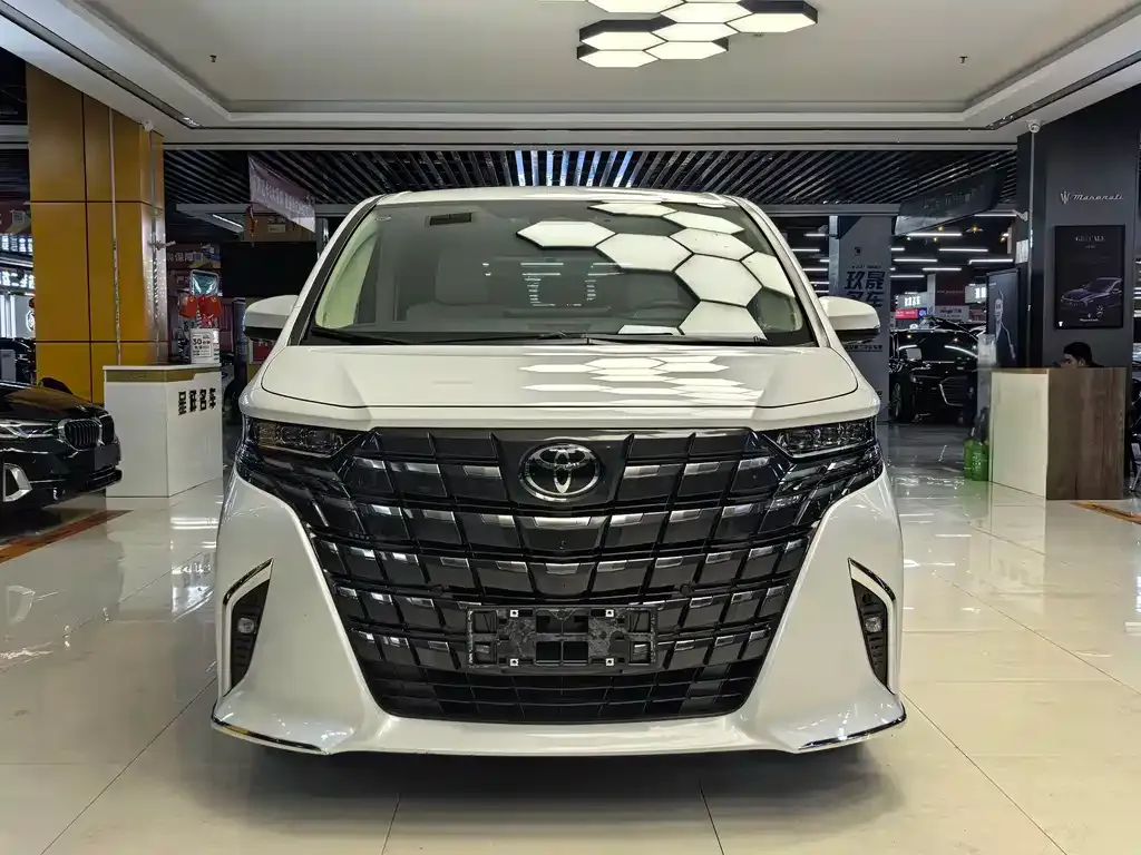 Toyota Alphard — фото 8