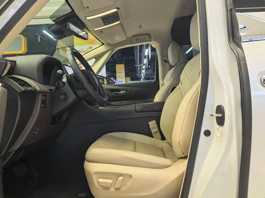Toyota Alphard — фото 4