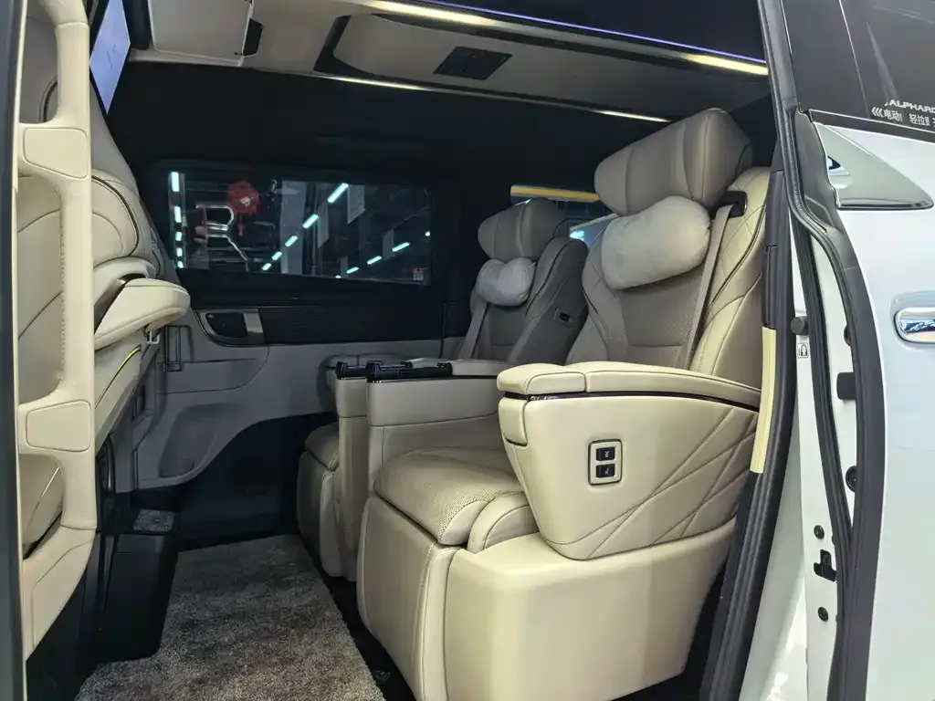 Toyota Alphard — фото 5