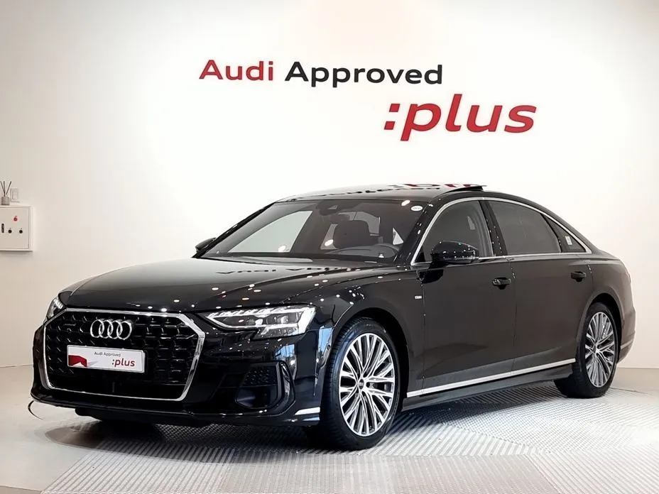 Audi A8 — фото 1