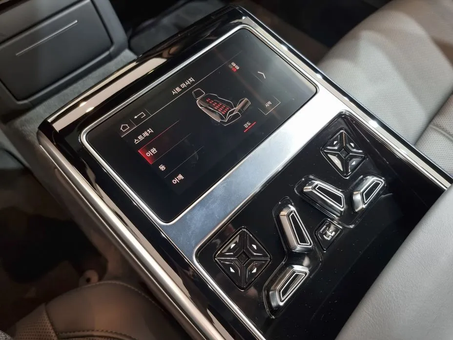 Audi A8 — фото 9