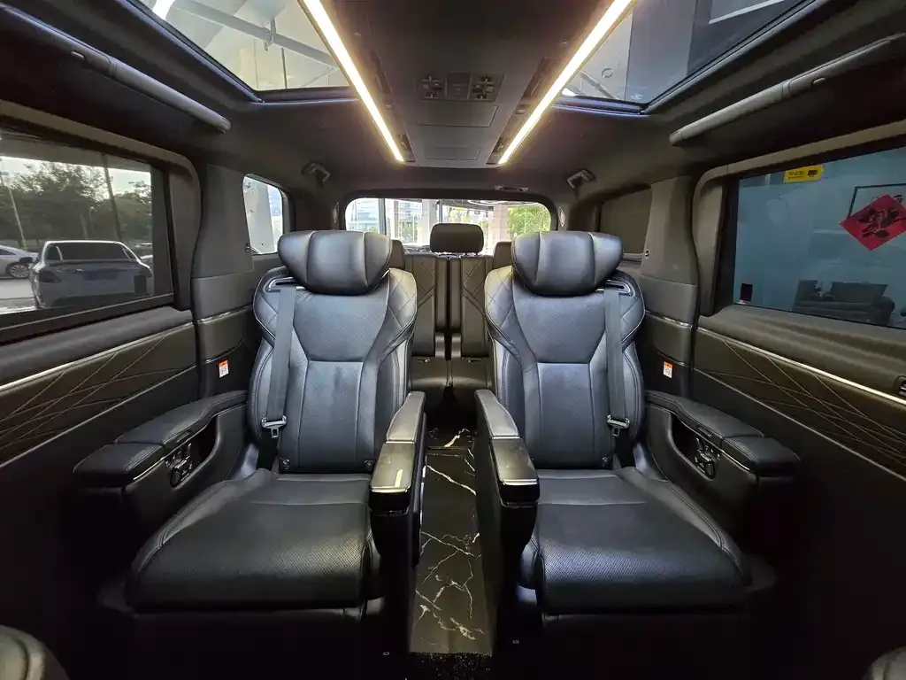 Toyota Vellfire — фото 3