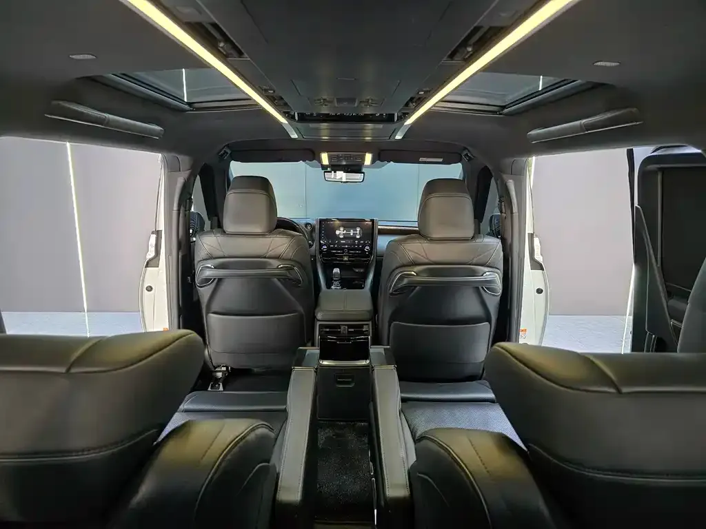 Toyota Vellfire — фото 7