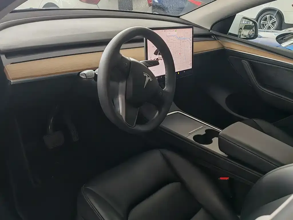 Tesla Model Y — фото 4