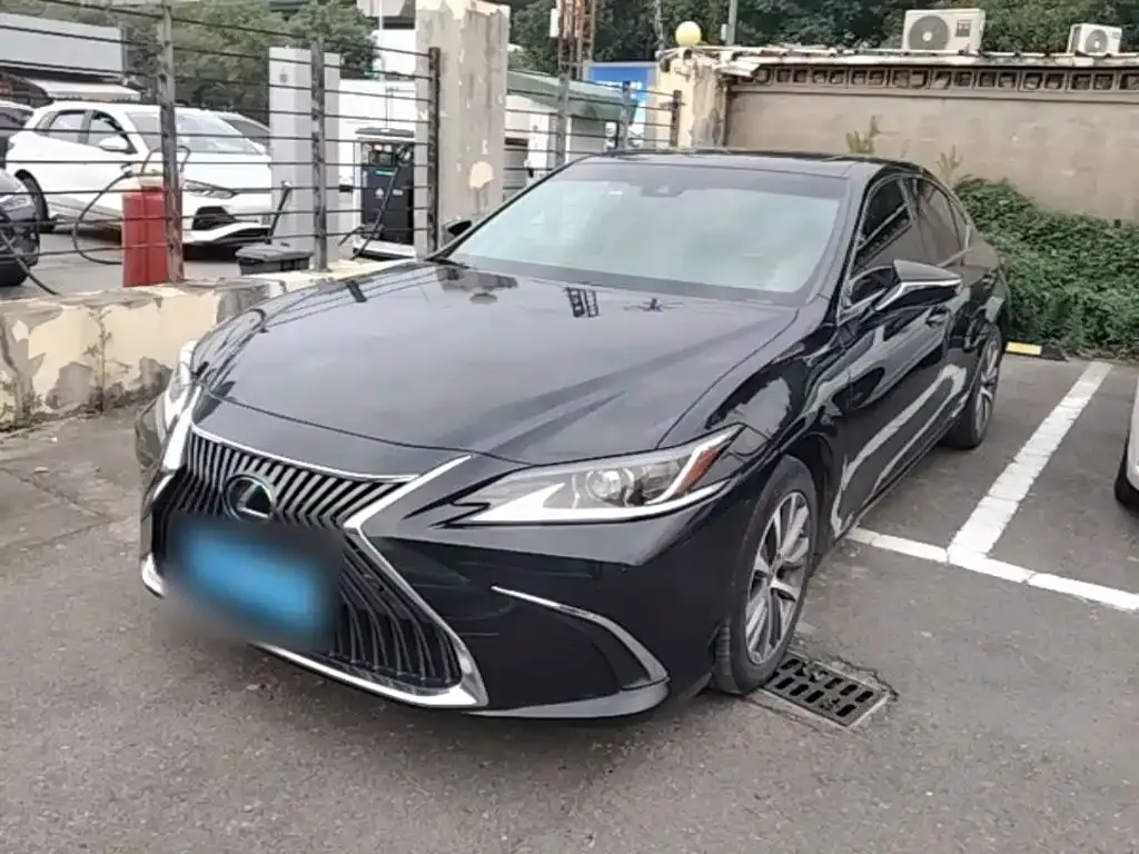 Lexus ES — фото 1
