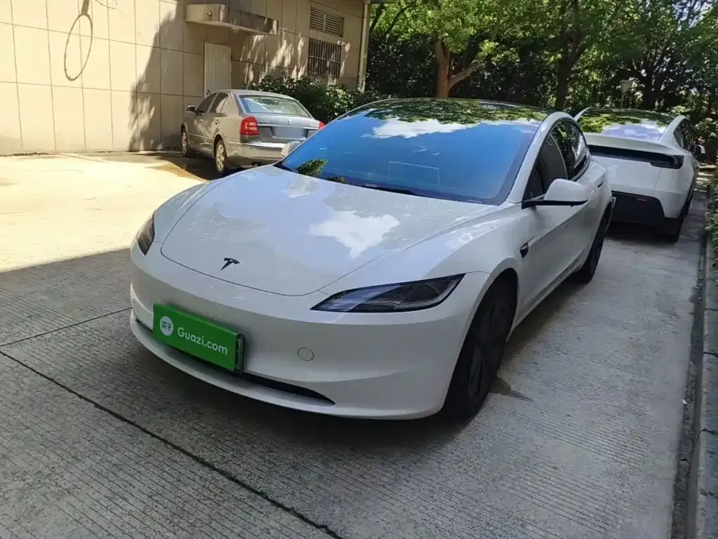 Tesla Model 3 — фото 1