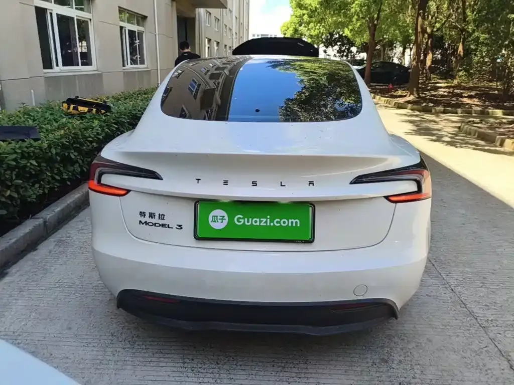 Tesla Model 3 — фото 3