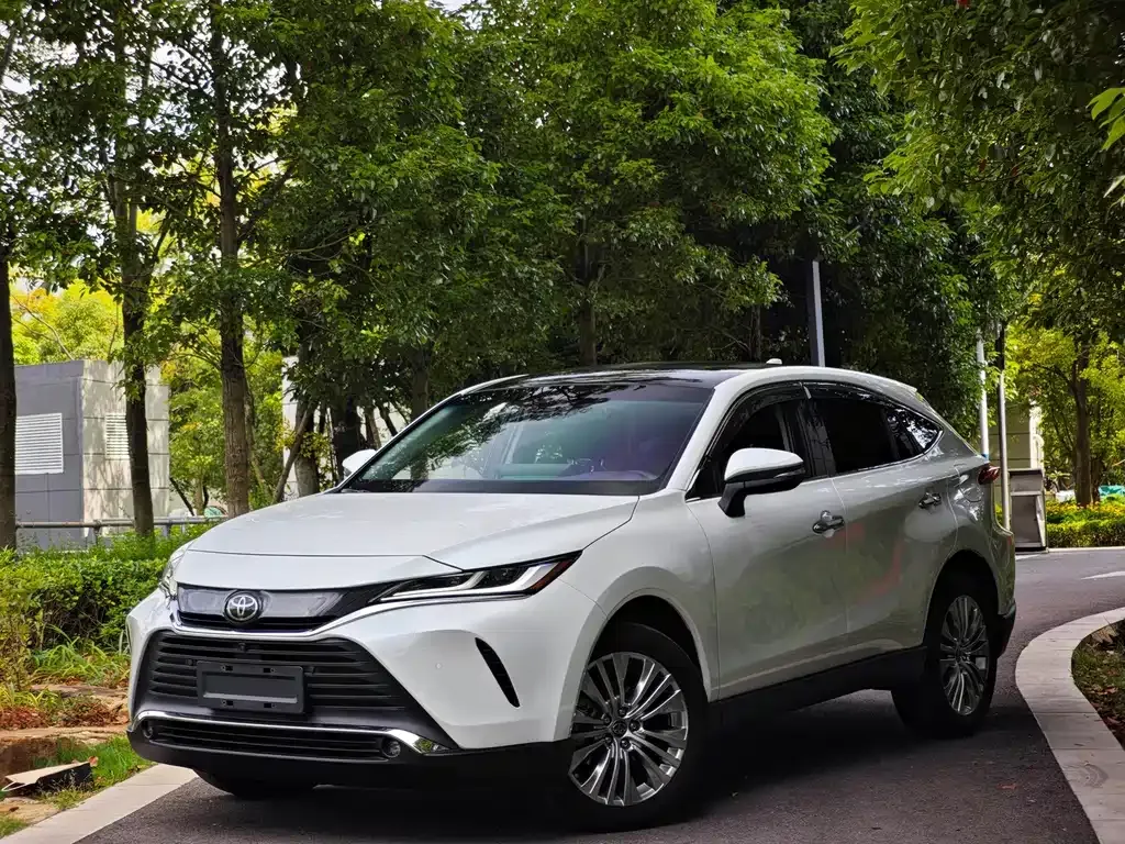 Toyota Harrier — фото 1