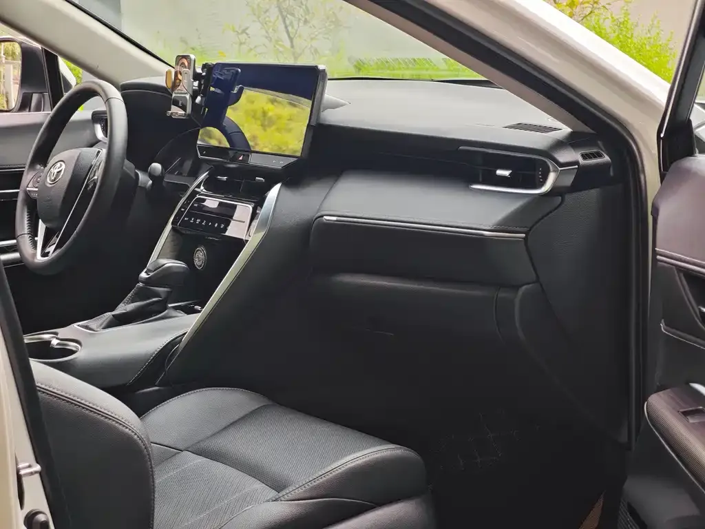 Toyota Harrier — фото 3