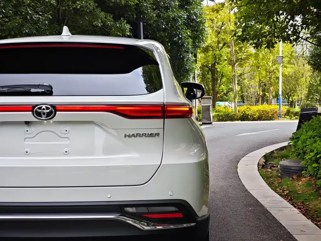 Toyota Harrier — фото 4