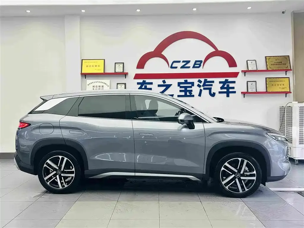 BYD L DM-i — фото 3