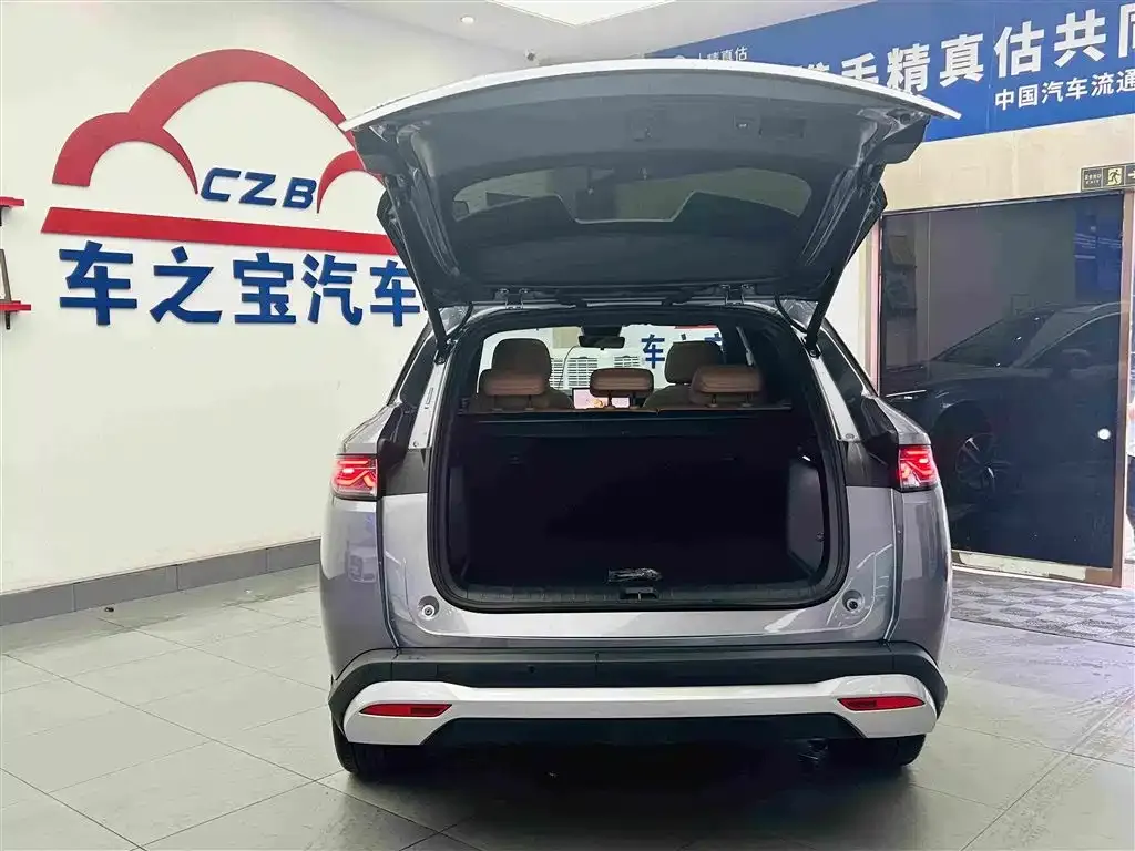 BYD L DM-i — фото 9