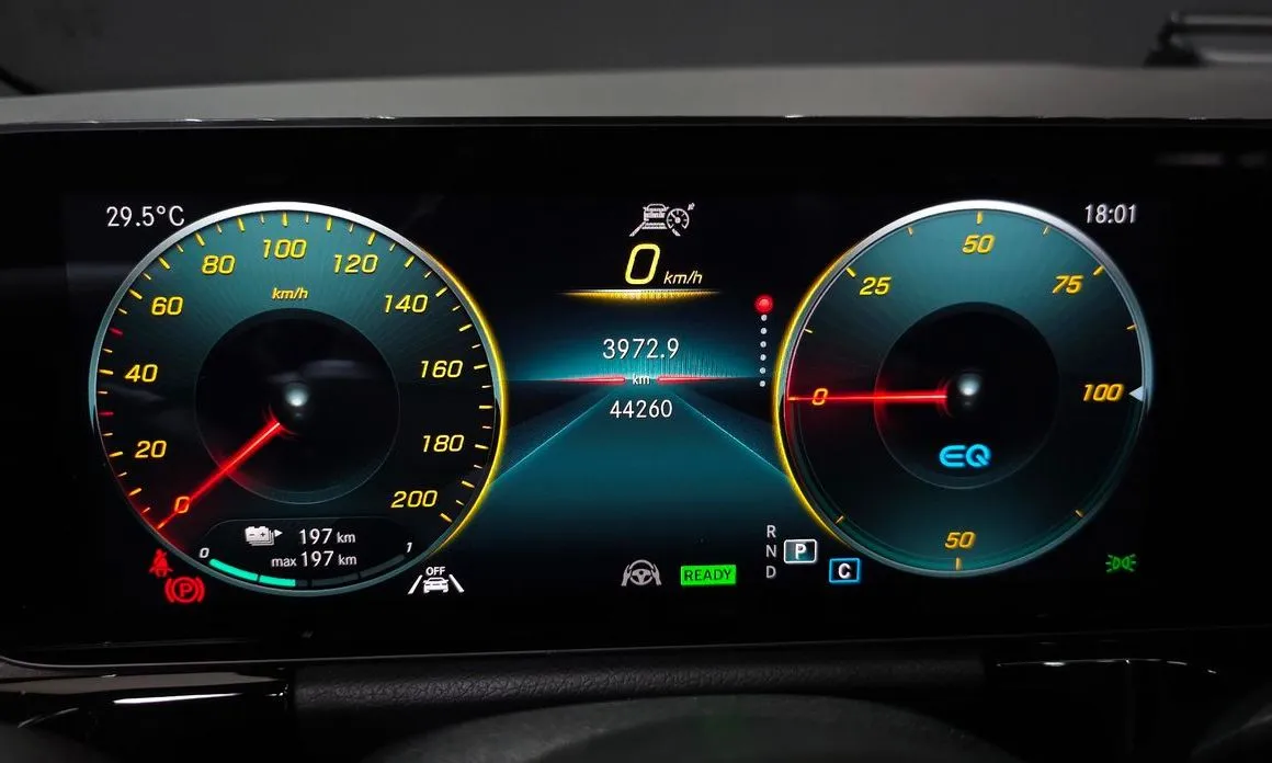 Mercedes-Benz EQA — фото 10