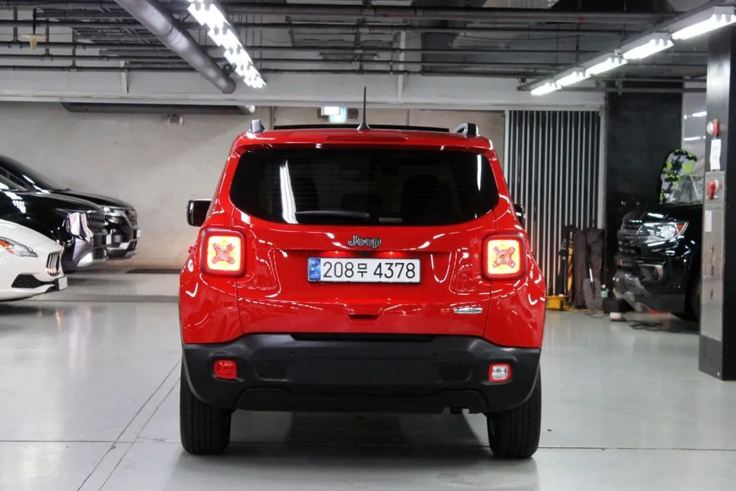 Jeep Renegade — фото 7