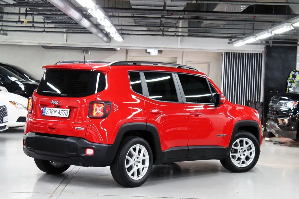 Jeep Renegade — фото 3