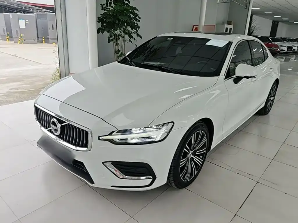 Volvo S60 — фото 1