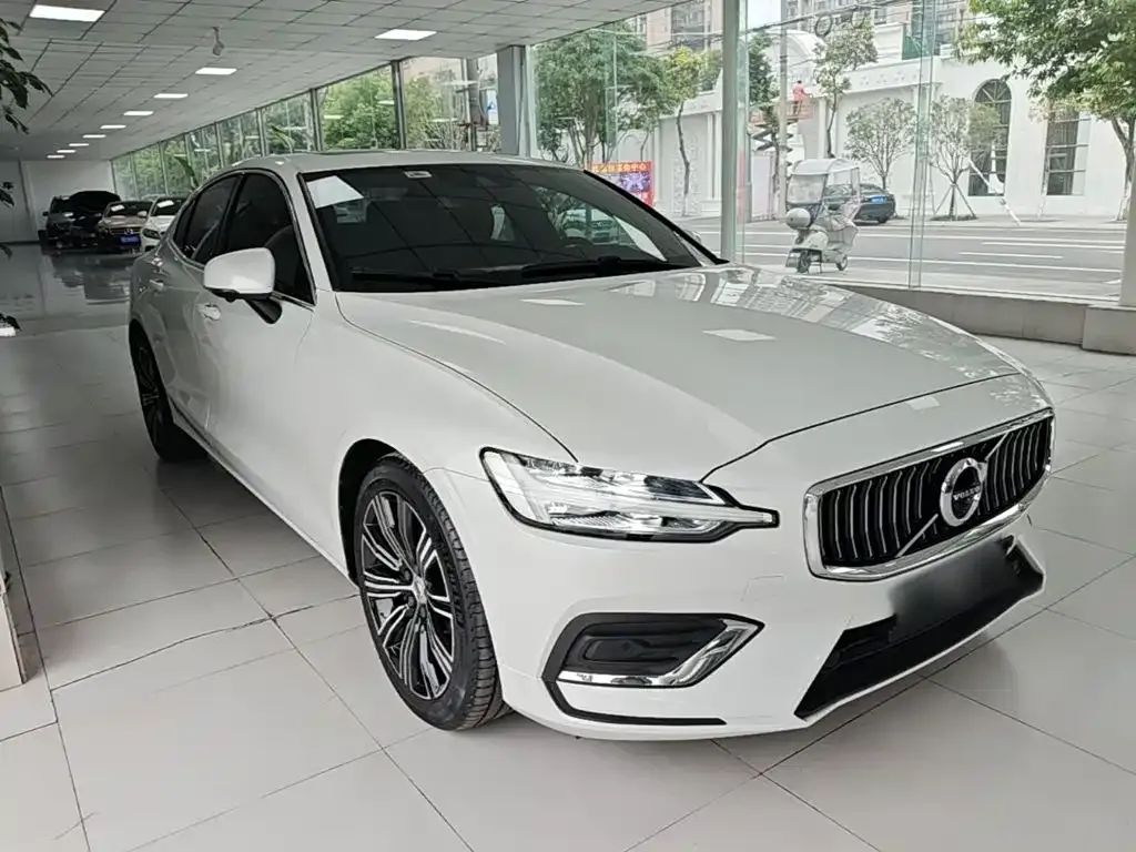 Volvo S60 — фото 4
