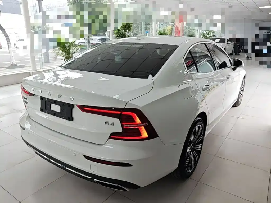 Volvo S60 — фото 10