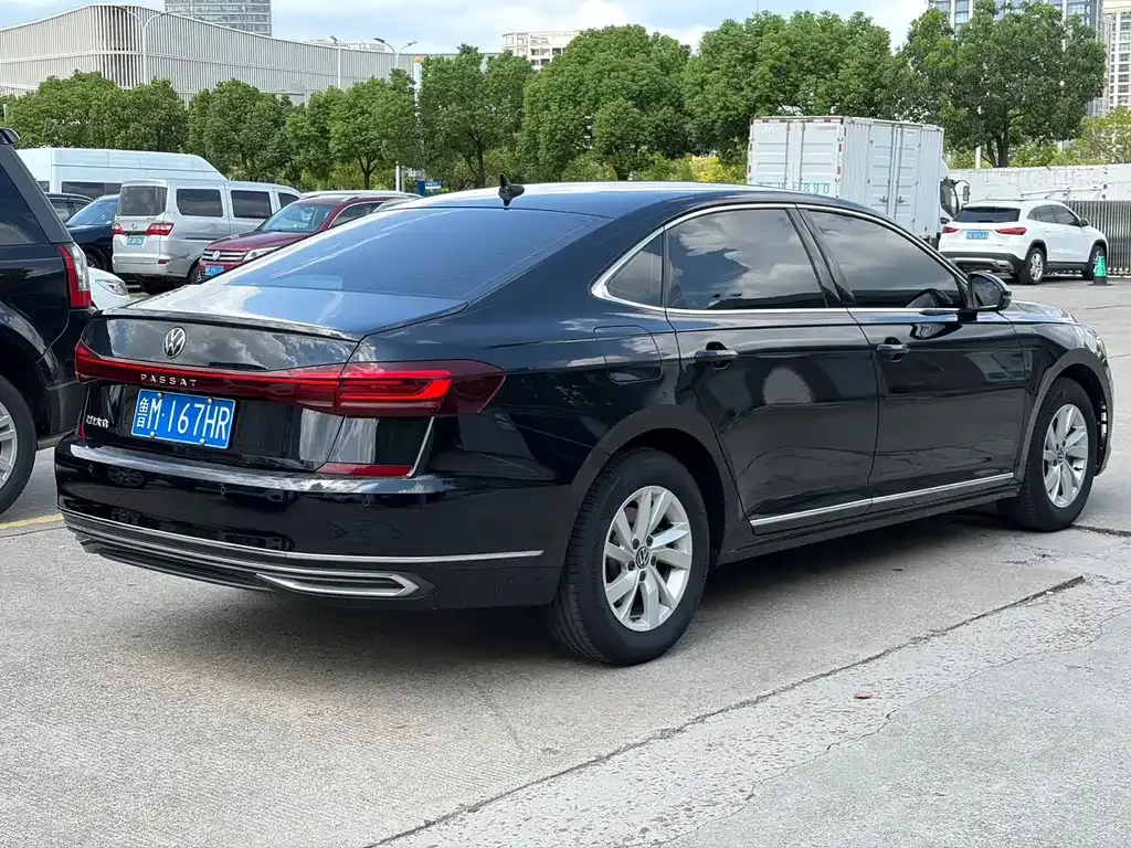 Volkswagen Passat — фото 10