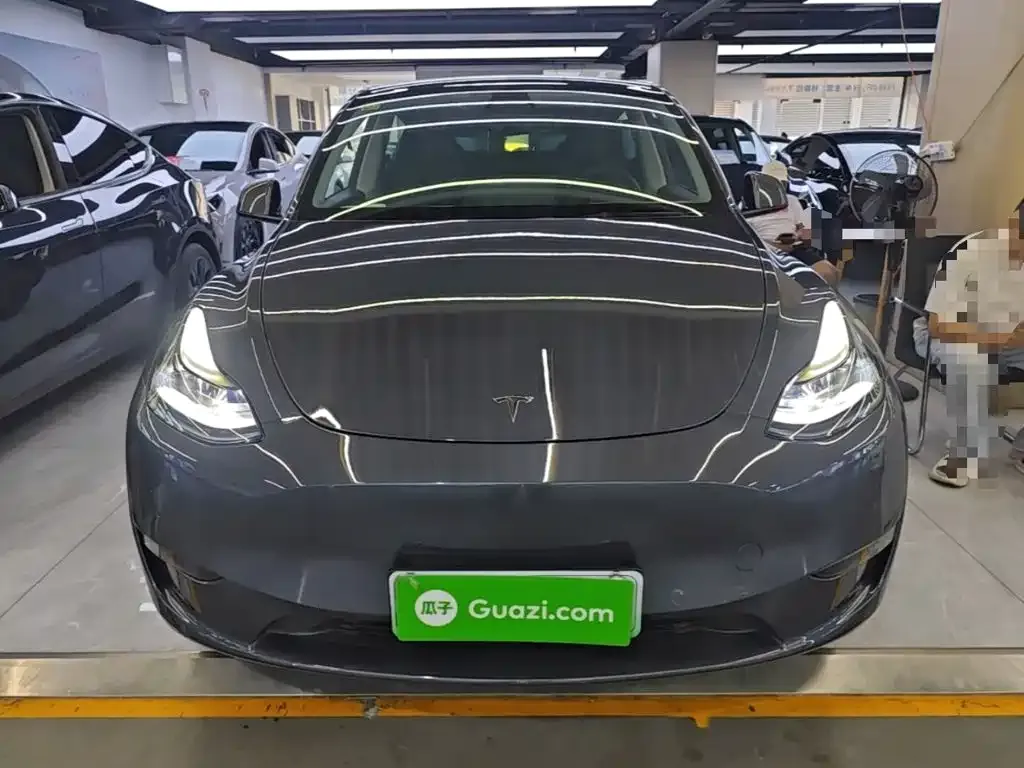 Tesla Model Y — фото 10