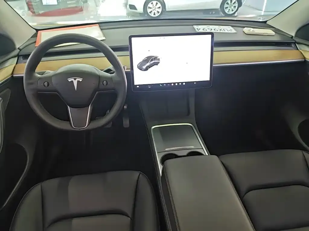 Tesla Model Y — фото 3