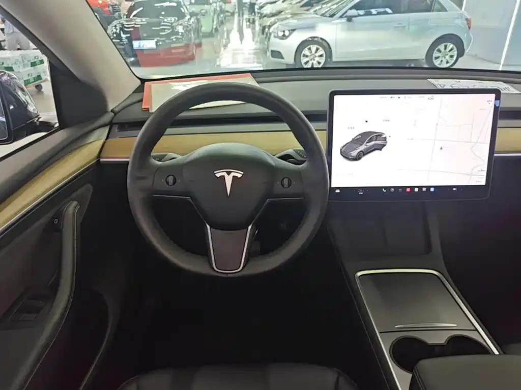 Tesla Model Y — фото 4