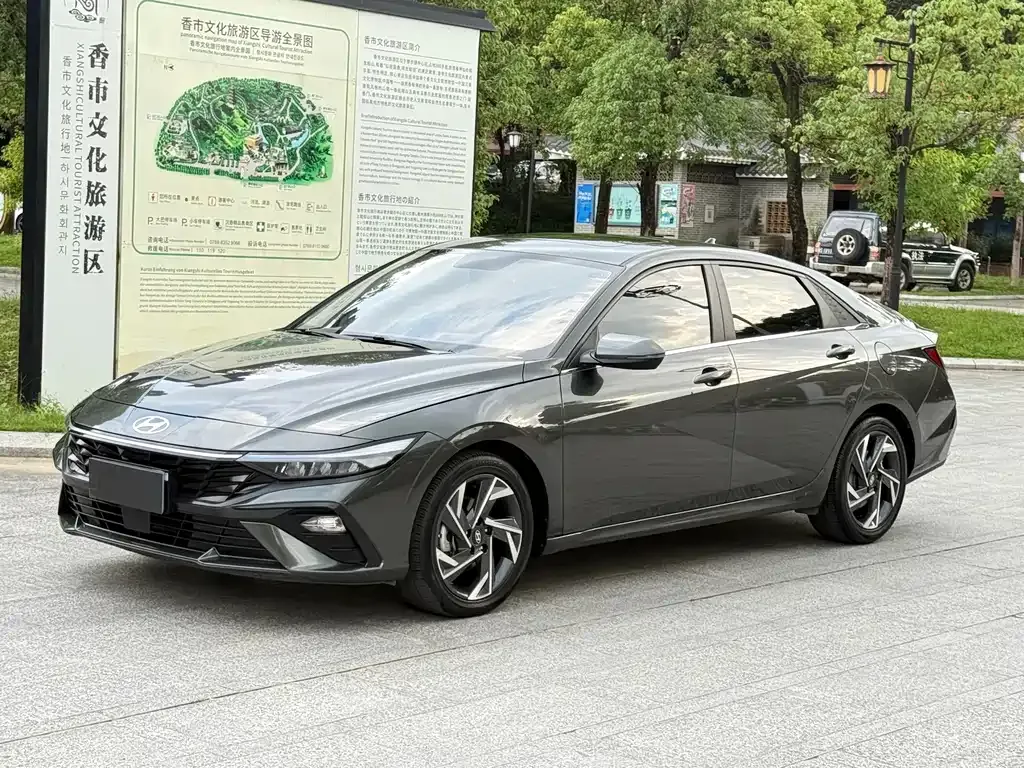Hyundai Elantra — фото 1