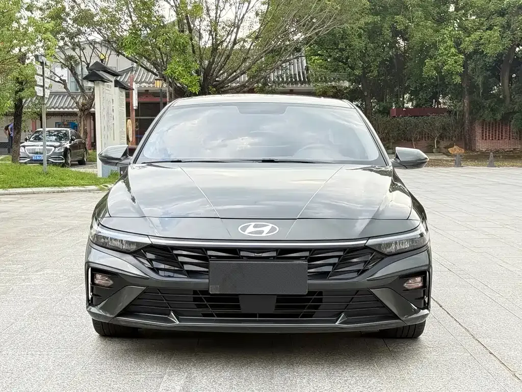 Hyundai Elantra — фото 3