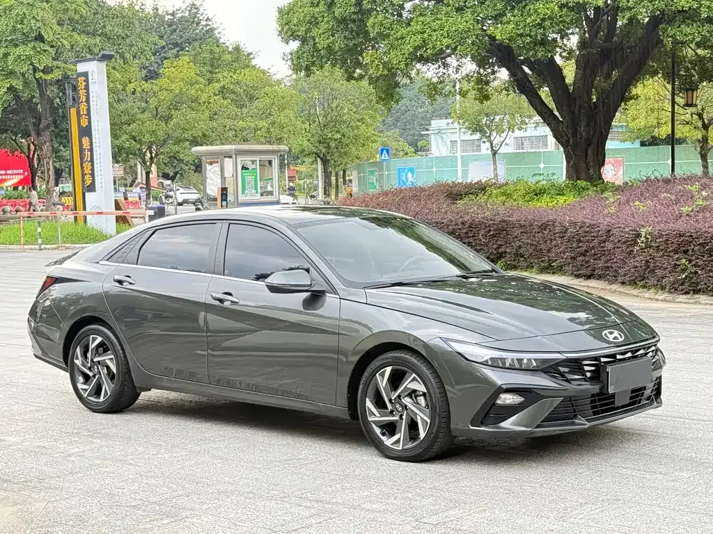 Hyundai Elantra — фото 9
