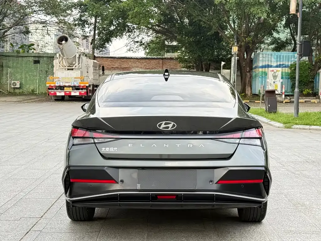 Hyundai Elantra — фото 2