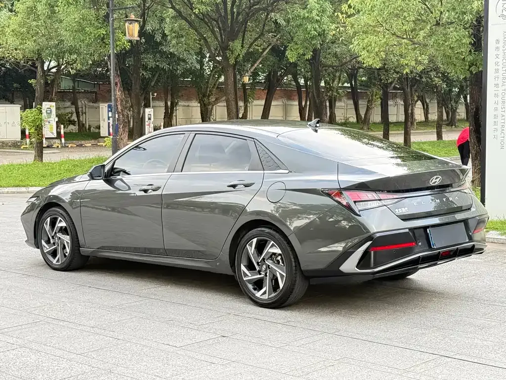 Hyundai Elantra — фото 6
