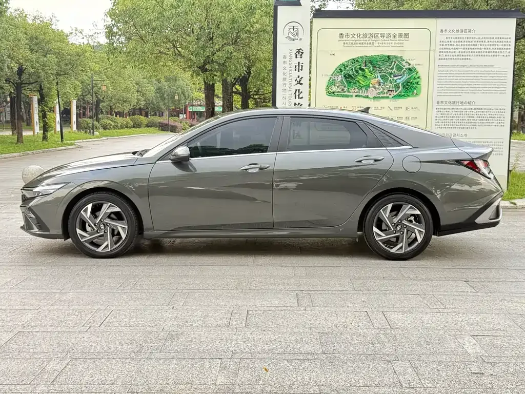 Hyundai Elantra — фото 8