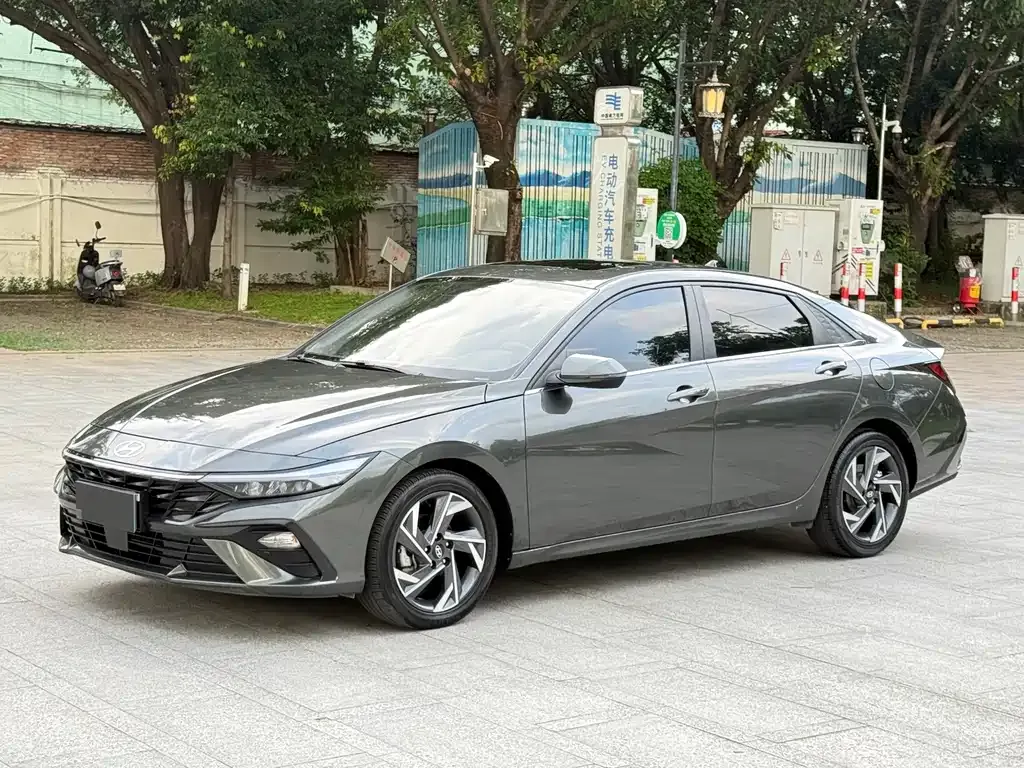 Hyundai Elantra — фото 4
