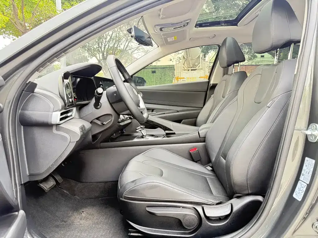 Hyundai Elantra — фото 10