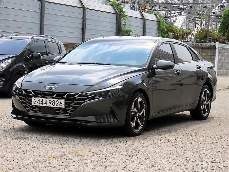 Hyundai AVANTE — фото 1
