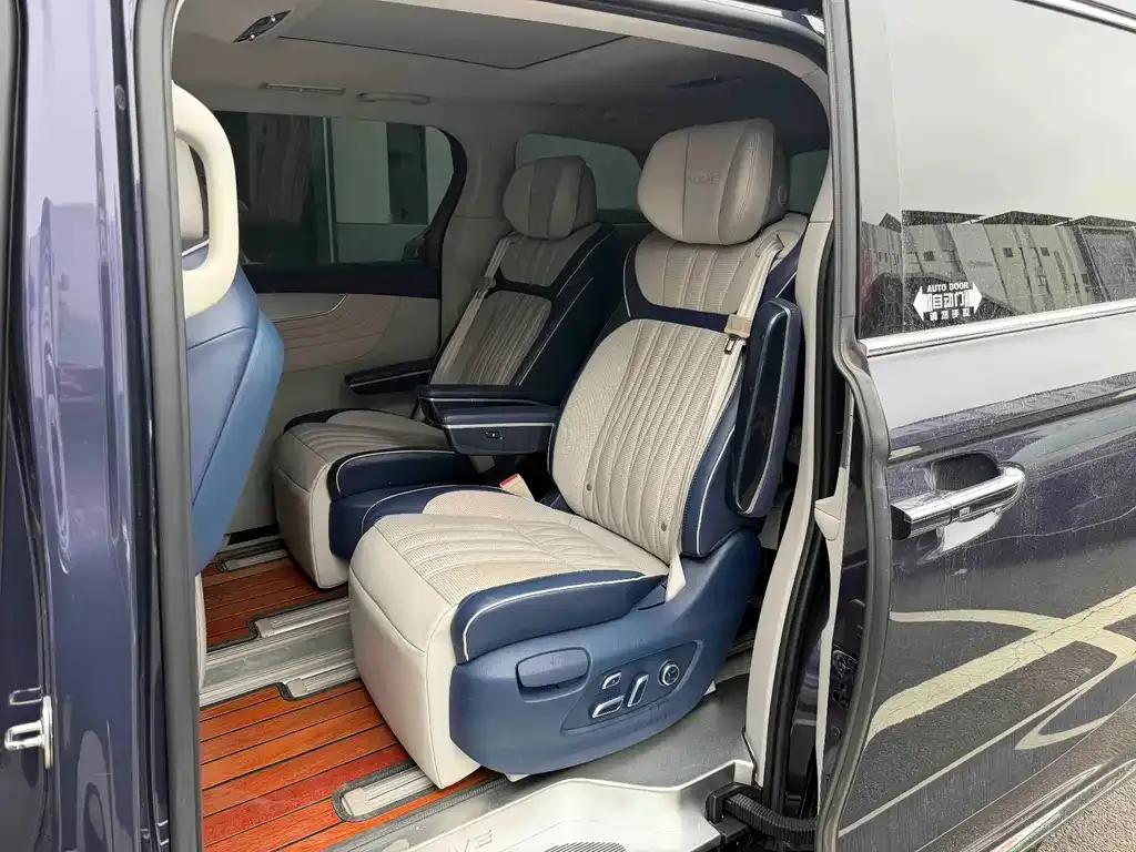 Roewe iMAX8 — фото 2