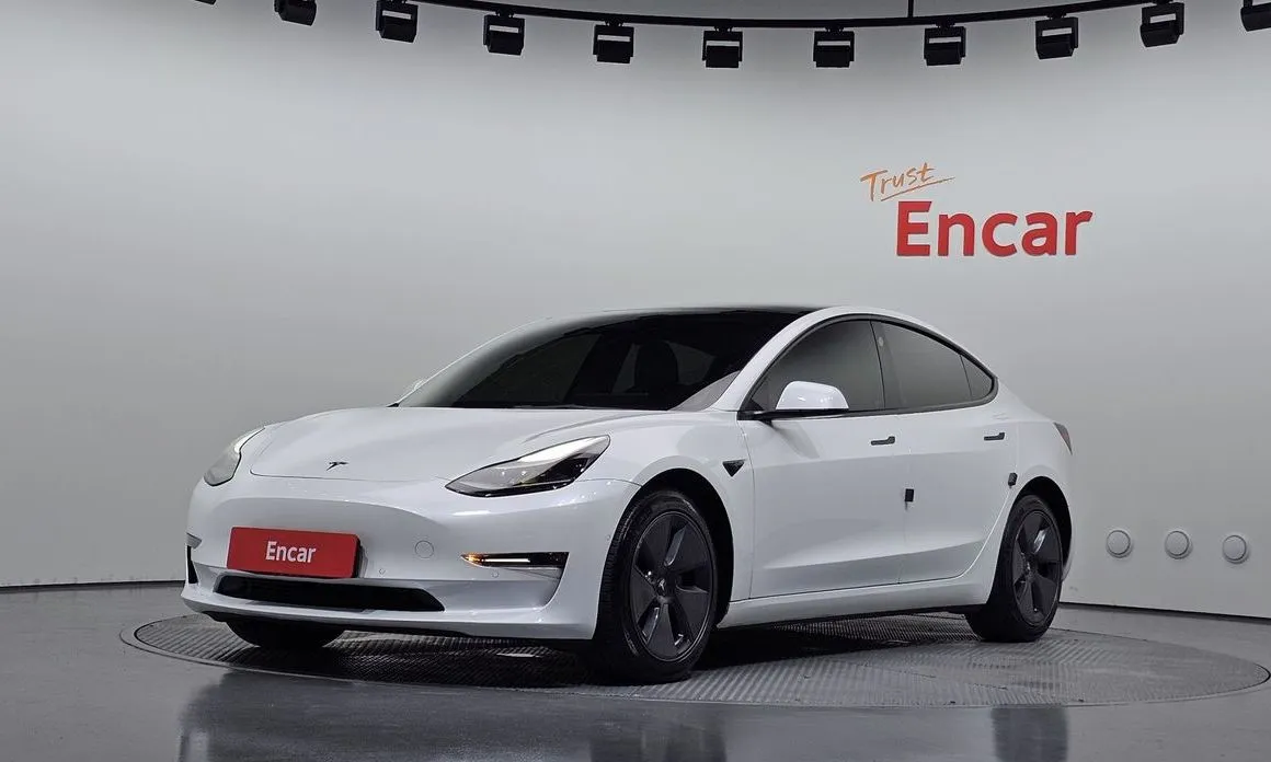 Tesla Model 3 — фото 1